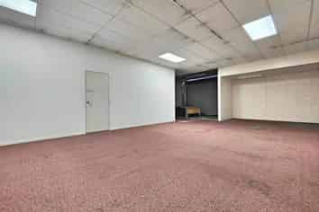 Showroom/Storage space in Henderson