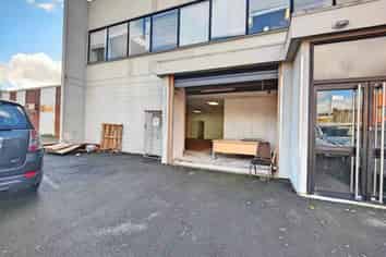 Showroom/Storage space in Henderson