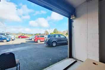 Showroom/Storage space in Henderson