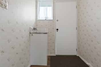 976C Tremaine Avenue, Roslyn