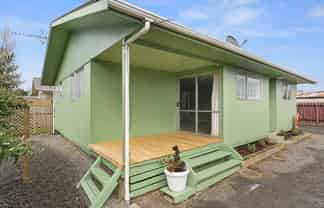 976C Tremaine Avenue, Roslyn