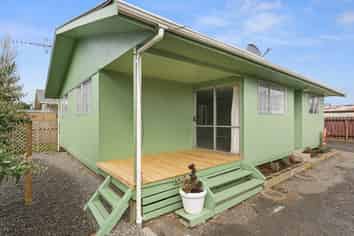 976C Tremaine Avenue, Roslyn