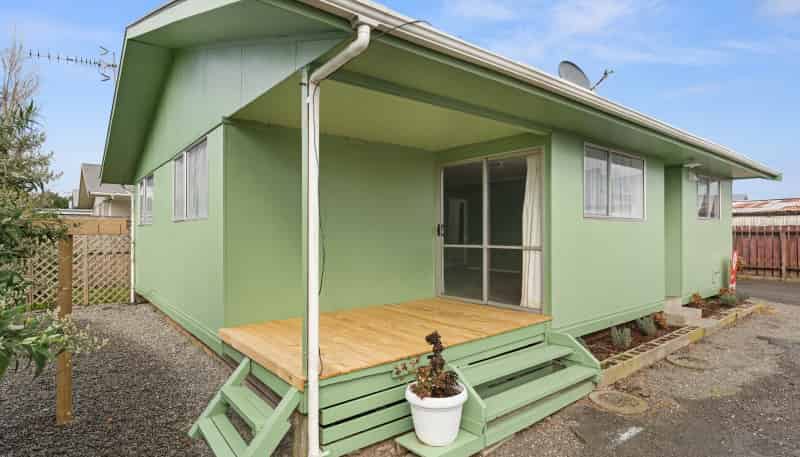 976C Tremaine Avenue, Roslyn