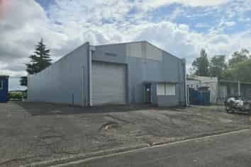 Sizeable Tokoroa warehouse and showroom