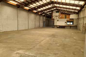 Sizeable Tokoroa warehouse and showroom