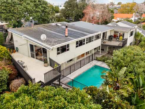 18a Bay Road, Saint Heliers