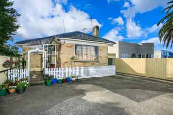 1/229 Onewa Road, Birkenhead