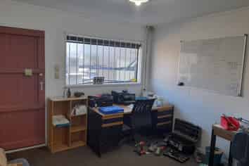 Sockburn warehouse/workshop for lease