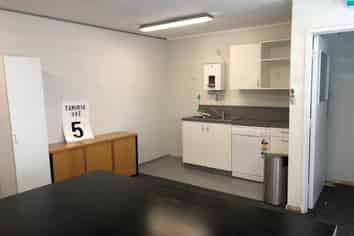 RETAIL/OFFICE - EXCELLENT PROFILE