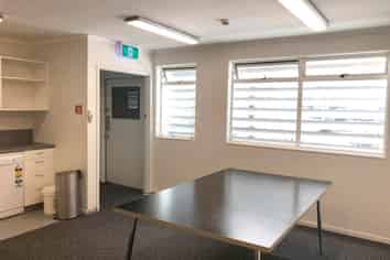 RETAIL/OFFICE - EXCELLENT PROFILE