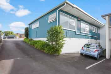 Property investment with long-term medical tenant