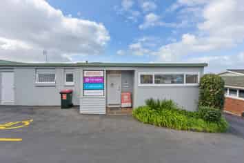 Property investment with long-term medical tenant