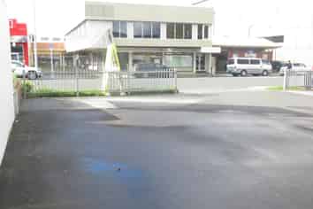 330M² GREAT SPACES AND PARKING