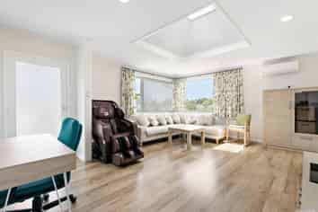 Auckland - Address withheld