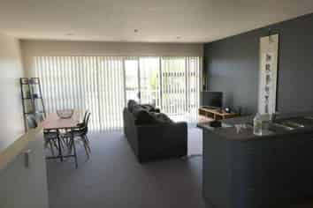 TENANTED LIVE AND WORK - 100m²