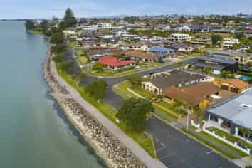 269 Beach Road, Matua