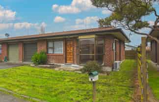 984C Tremaine Avenue, Roslyn