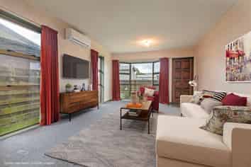 984C Tremaine Avenue, Roslyn