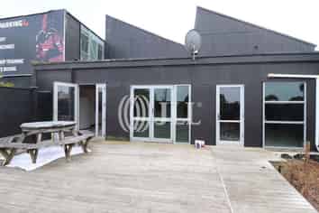 Large Retail/Warehouse Showroom in Northcote