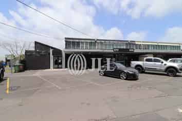 Large Retail/Warehouse Showroom in Northcote