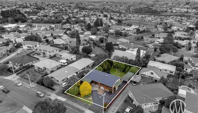 22 Jefferson Place, Brookfield