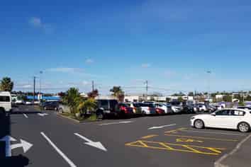 Modern office in the heart of Wairau Valley