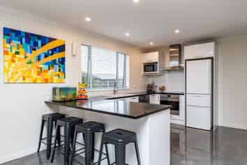 5 Poaka Place, One Tree Point