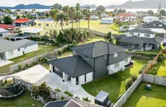 5 Poaka Place, One Tree Point