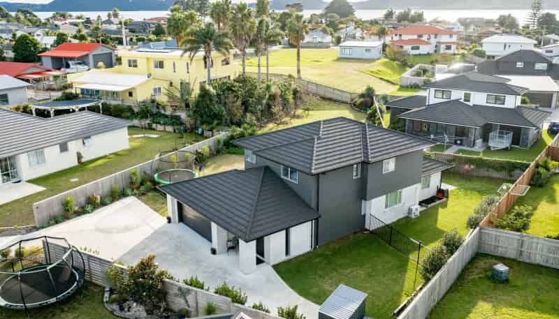 5 Poaka Place, One Tree Point