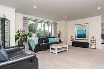 5 Poaka Place, One Tree Point