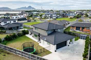 5 Poaka Place, One Tree Point