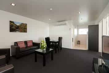 Modern larger sized motel leasehold