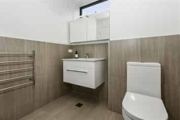 G03/165 Lake Road, Northcote