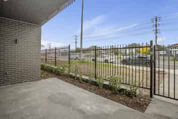 G03/165 Lake Road, Northcote