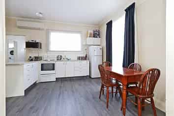 913 Willowpark Road North, Mayfair