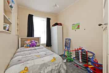 913 Willowpark Road North, Mayfair