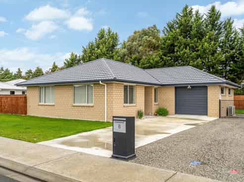 8 Maple Grove, Solway