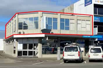 First floor single offices on Broadway Avenue
