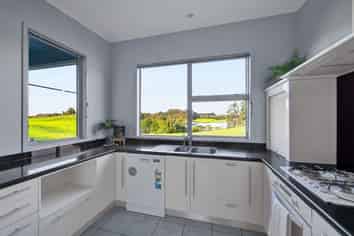 8 Kororako Grove, Whalers Gate