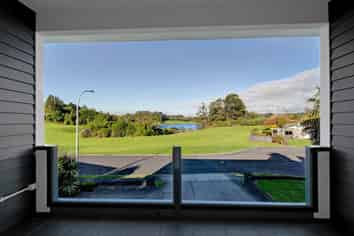 8 Kororako Grove, Whalers Gate