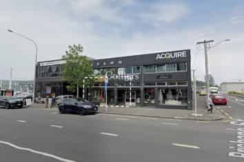 Ideal Retail Showroom on Great North Road