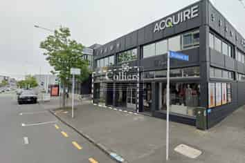 Ideal Retail Showroom on Great North Road