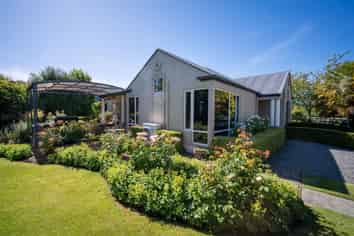 Lifestyle  With Your Own B & B In Te Anau