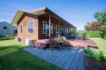 Lifestyle  With Your Own B & B In Te Anau