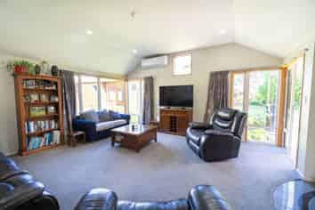 Lifestyle  With Your Own B & B In Te Anau