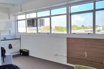 BITE-SIZE OFFICE SPACE