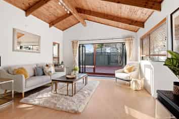 1/138 East Coast Road, Forrest Hill