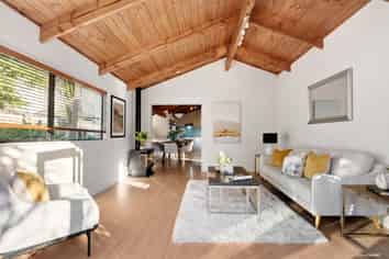 1/138 East Coast Road, Forrest Hill