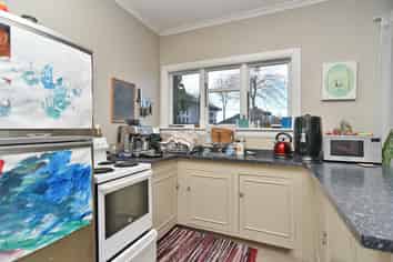 35 Birchfield Avenue, Dallington