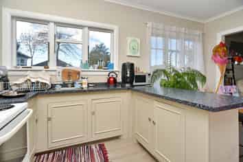 35 Birchfield Avenue, Dallington